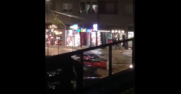 Veturat në Pejë gati mbulohen nga uji, edhe nesër “parashihet mot i ngjashëm”