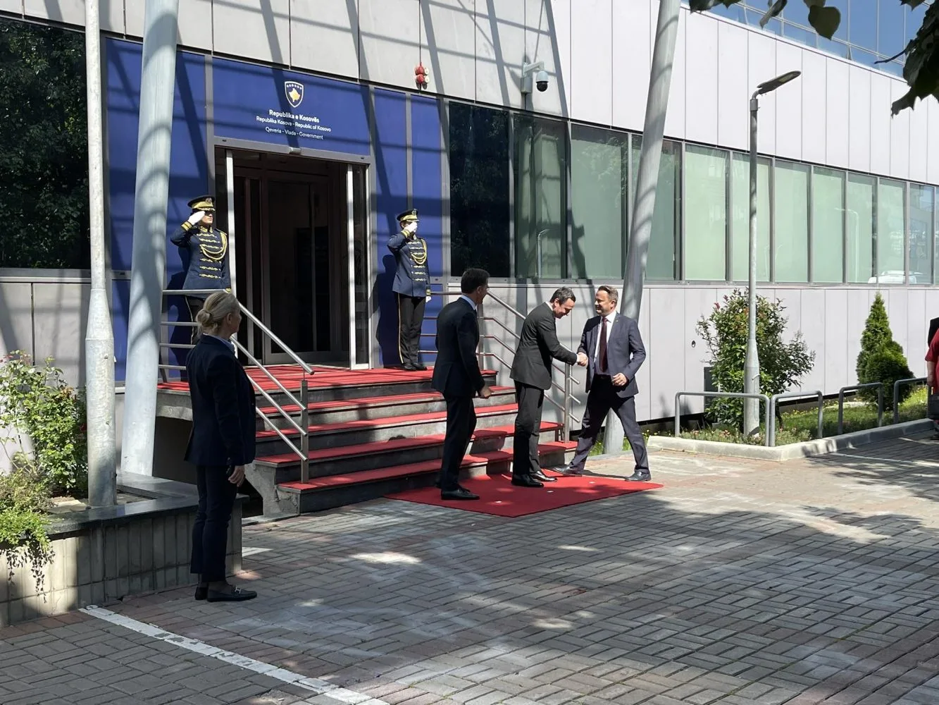 Kurti i pret në Qeveri dy homologët nga Holanda e Luksemburgu