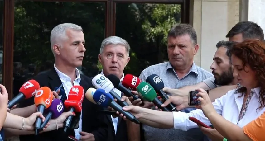 Veteranët pas takimit me Osmanin: Nëse miratohet paga minimale, do t’i bllokojmë deputetët