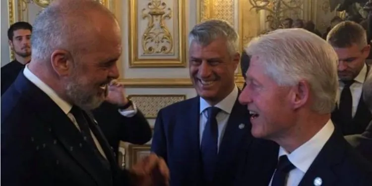 Bill Clinton për herë të parë në Shqipëri