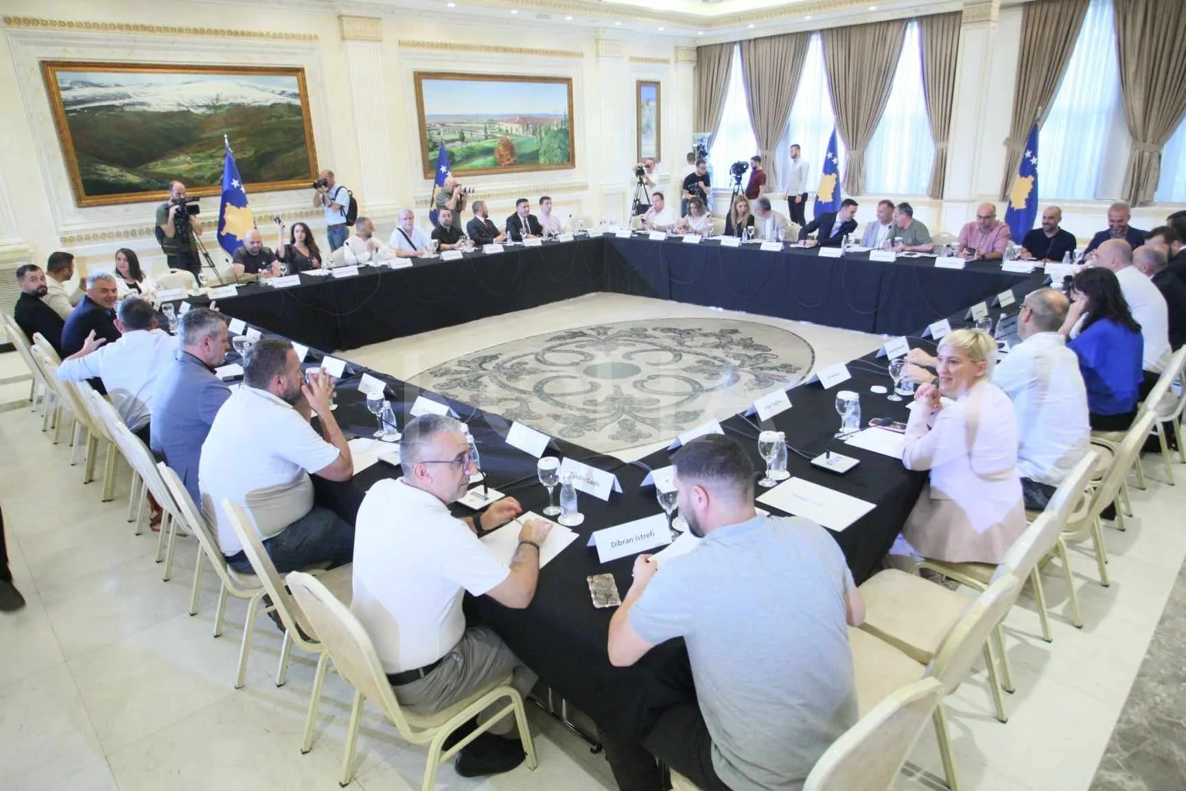 LDK-ja nis mobilizimin “për rrugën pa Kurtin”, me gazetarë e analistë