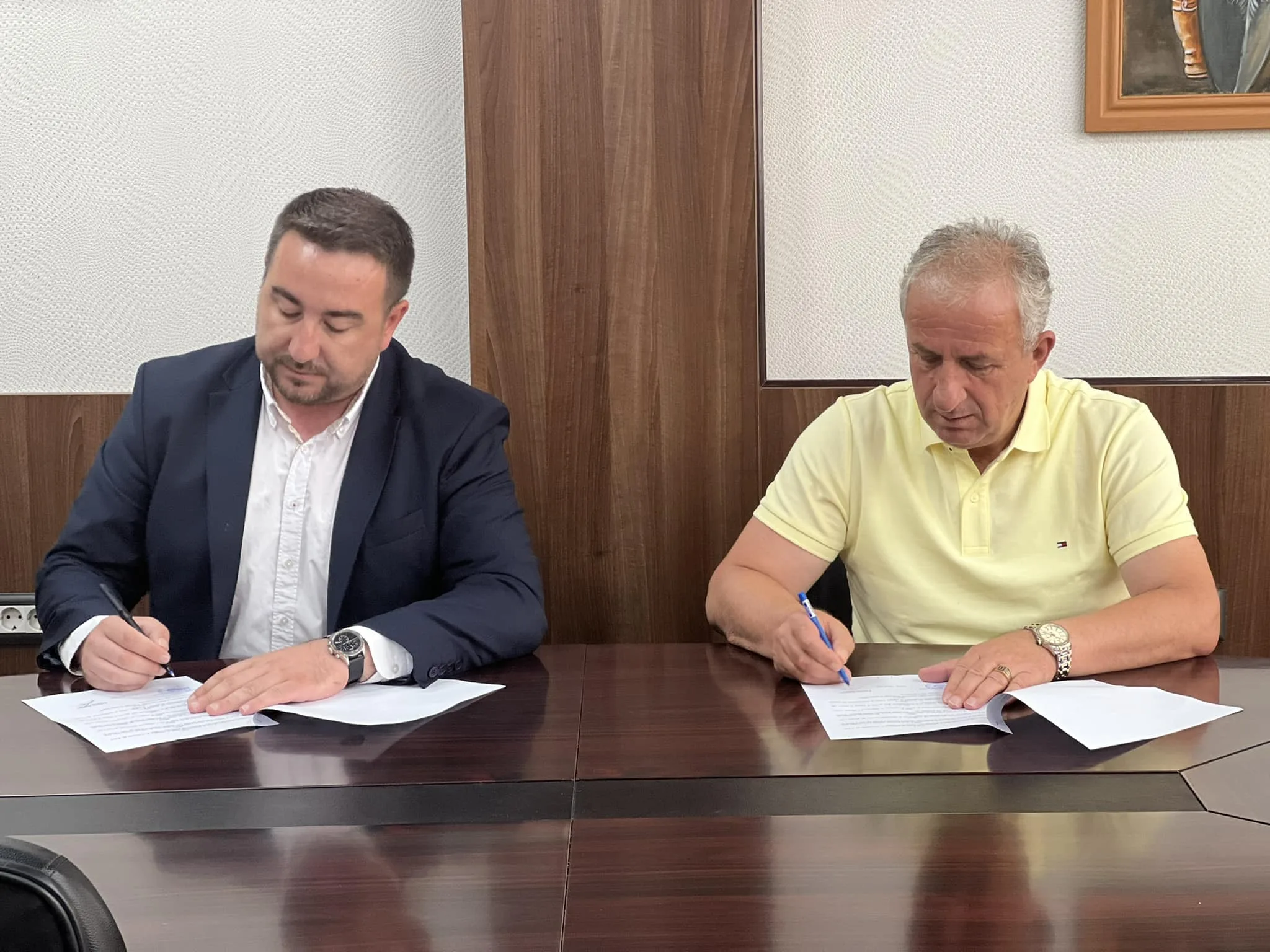 Komuna e Suharekës nënshkruan marrëveshje bashkëpunimi me Universitetin “Ukshin Hoti”