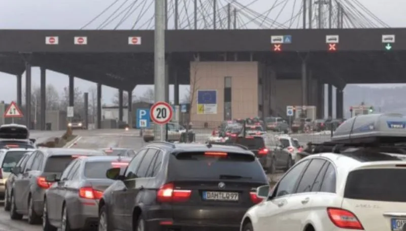 Bie koha e pritjes dhe shkurtohet kolona në Merdarë dhe te Dheu i Bardhë