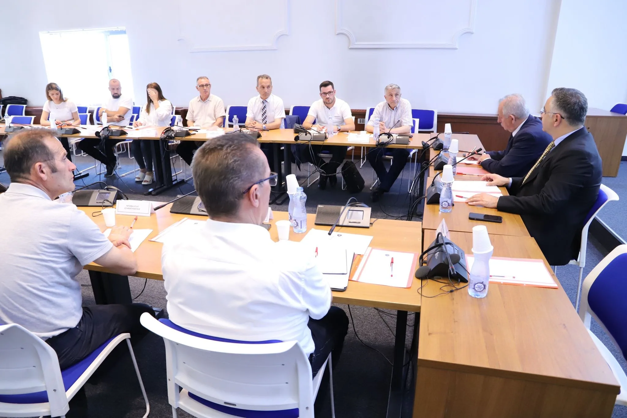 AAK nis takimet konsultative me sindikata