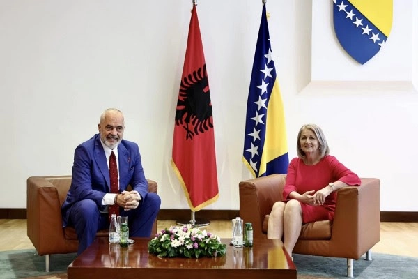 Rama në Sarajevë kërkon lëvizjen e qytetarëve të Kosovës me letërnjoftim