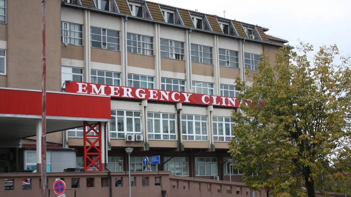 Vdes në QKUK burri që u aksidentua një javë më parë në autostradën “Ibrahim Rugova”