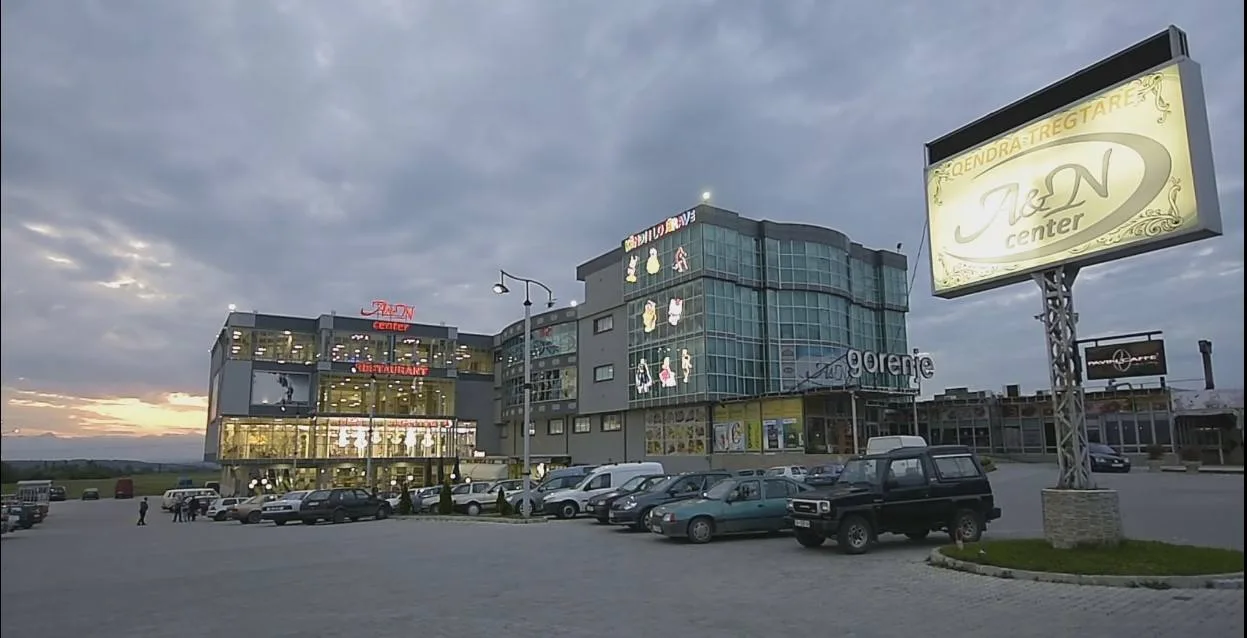 Vjedhje e rëndë në qendrën tregtare “A&N” në Prizren, hajnat vjedhin rreth 25 mijë euro pazar ditor