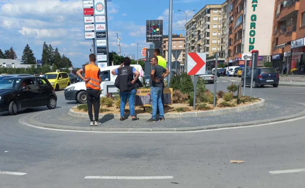 Inspektorati në Prizren, aksion për largimin e pengesave dhe reklamave nga disa pjesë të qytetit
