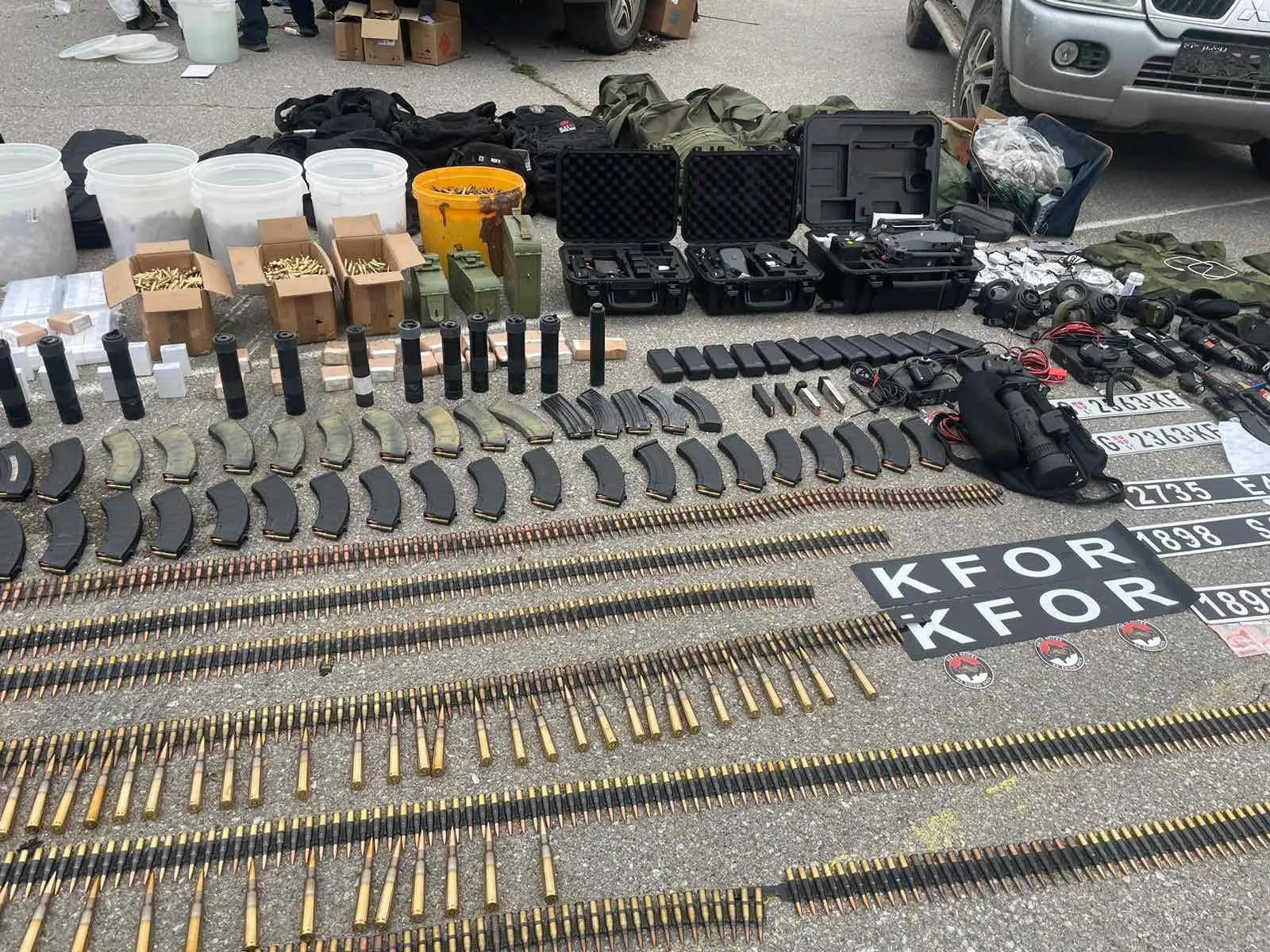 Ekspozohet një pjesë e armatimit të sekuestruar në Manastirin e Banjskës nga Policia e Kosovës