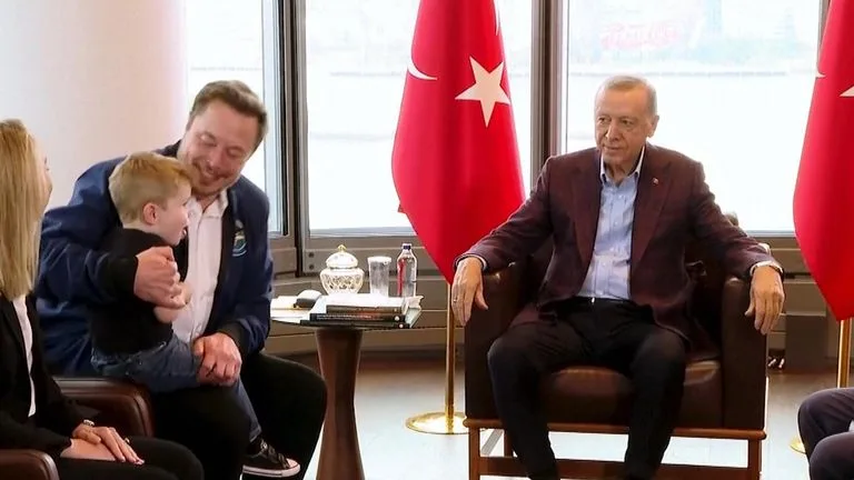 Elon Musk merr edhe djalin në takim me Erdoganin