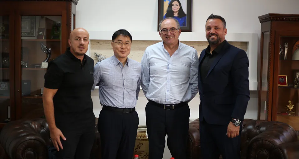 Totaj takohet me biznesmenin koreano- jugor, James Chung, bisedojnë për hapjen e një fabrike në Prizren