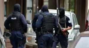 Arrestohet një person në Prizren, dyshohet se keqpërdori kartela bankare të amerikanëve