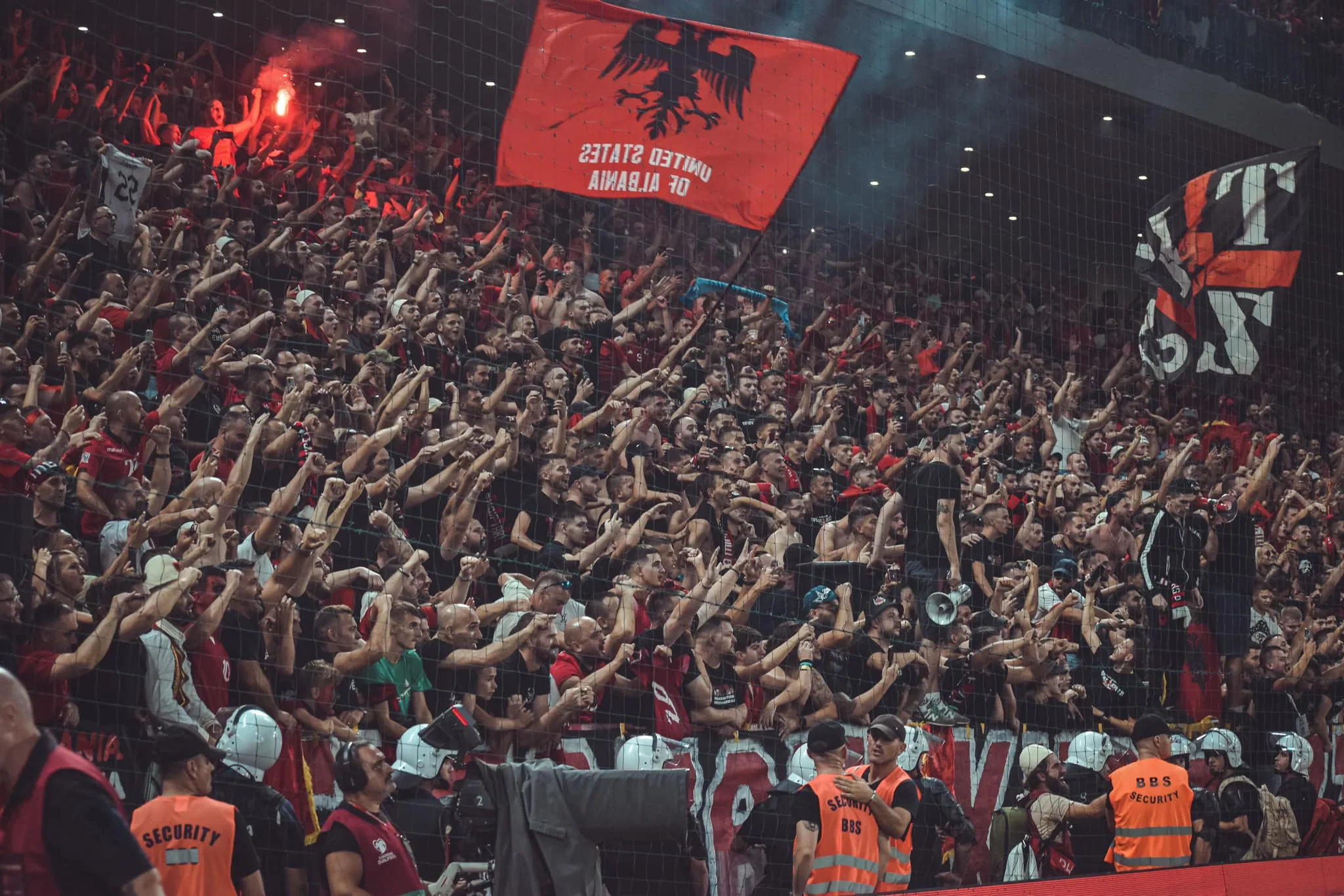 UEFA dënon Serbinë, nuk do të ketë tifozë serb në Tiranë