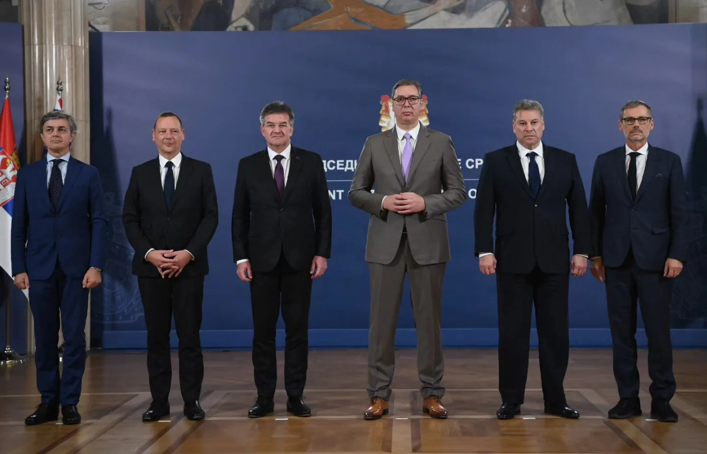 Vuçiqi takon pesëshen diplomatike: Pres takime të rëndësishme në Bruksel në ditët në vijim