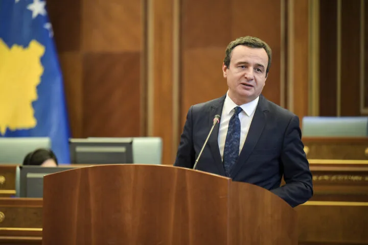 Kurti udhëton në Vjenë, do të marrë pjesë në Forumin Ekonomik