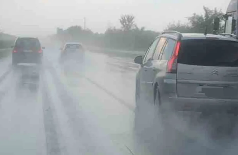 Policia bën thirrje për kujdes gjatë ngasjes në mot me mjegull