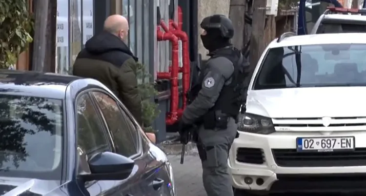 Policia: Një nga grabitësit u vra, katër u arrestuan, një tjetër në kërkim