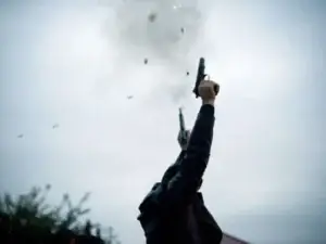 Një person gjuajti me armë për t’i paralajmëruar personat që dyshohej se po kryenin vjedhje në Prizren
