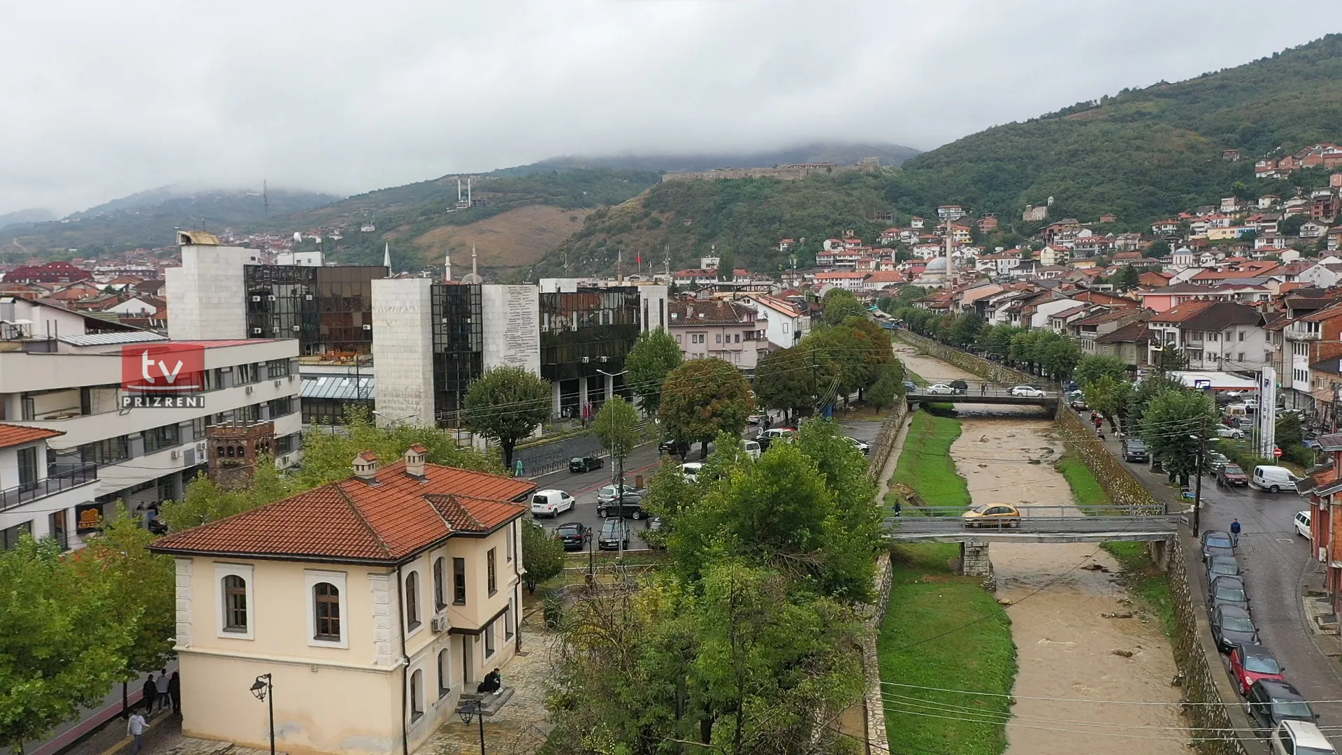 Moti sot, me vranësira dhe intervale me diell