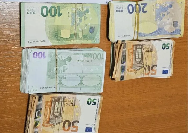 Dogana sekuestron në Vërmicë mbi 35 mijë euro të padeklaruara
