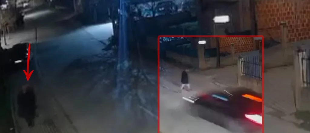 Prizren: I moshuari i shpëton aksidentit për fije të perit, vetura ia zbathi edhe këpucën