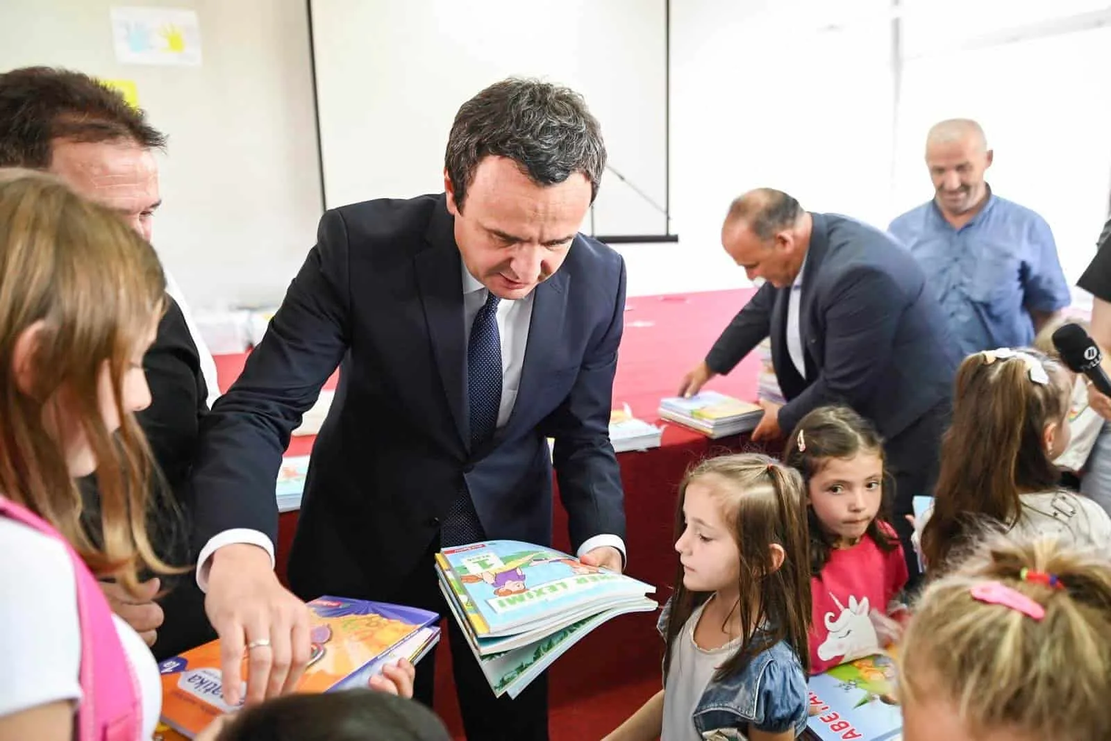 Kurti: Defektet në sistemin e arsimit s’mund të rregullohen përnjëherë e shpejt