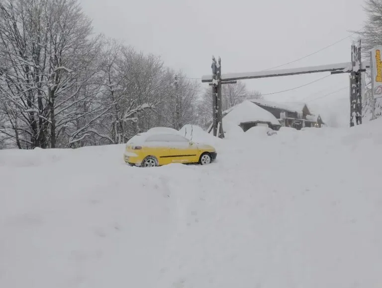 Mbyllet për qarkullim rruga nga Brezovica në drejtim të qendrës së skijimit