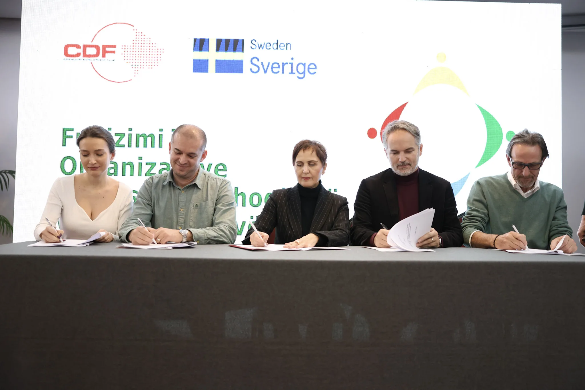 EC Ma Ndryshe nënshkruan kontratë me Community Development Found – CDF