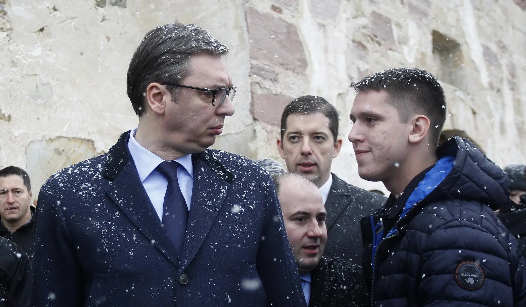 Djali i Vuçiqit, Danilo, vitin e ri e festoi me terroristin Radojçiqin