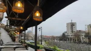 Moti sot kryesisht i vranët, vende-vende priten riga shiu