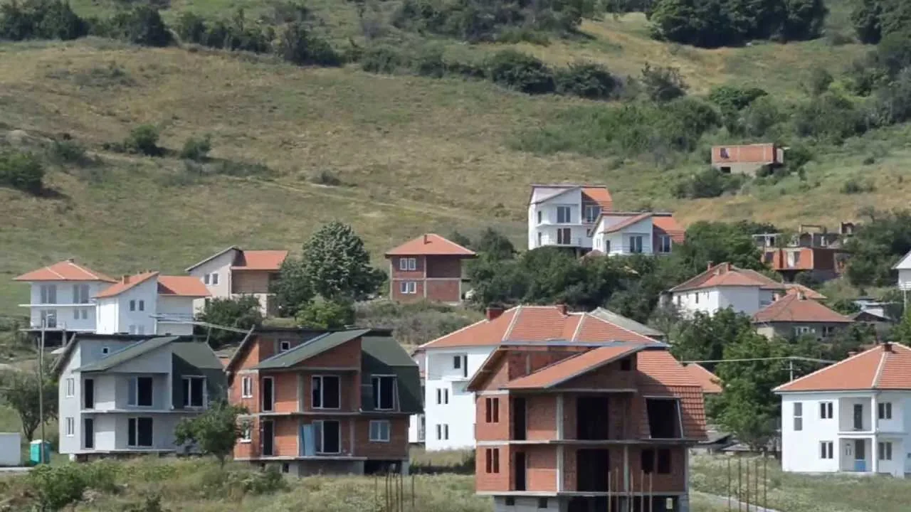 Ndahen 3 milionë euro për ndërtimin e shtëpive në Mitrovicë të Veriut