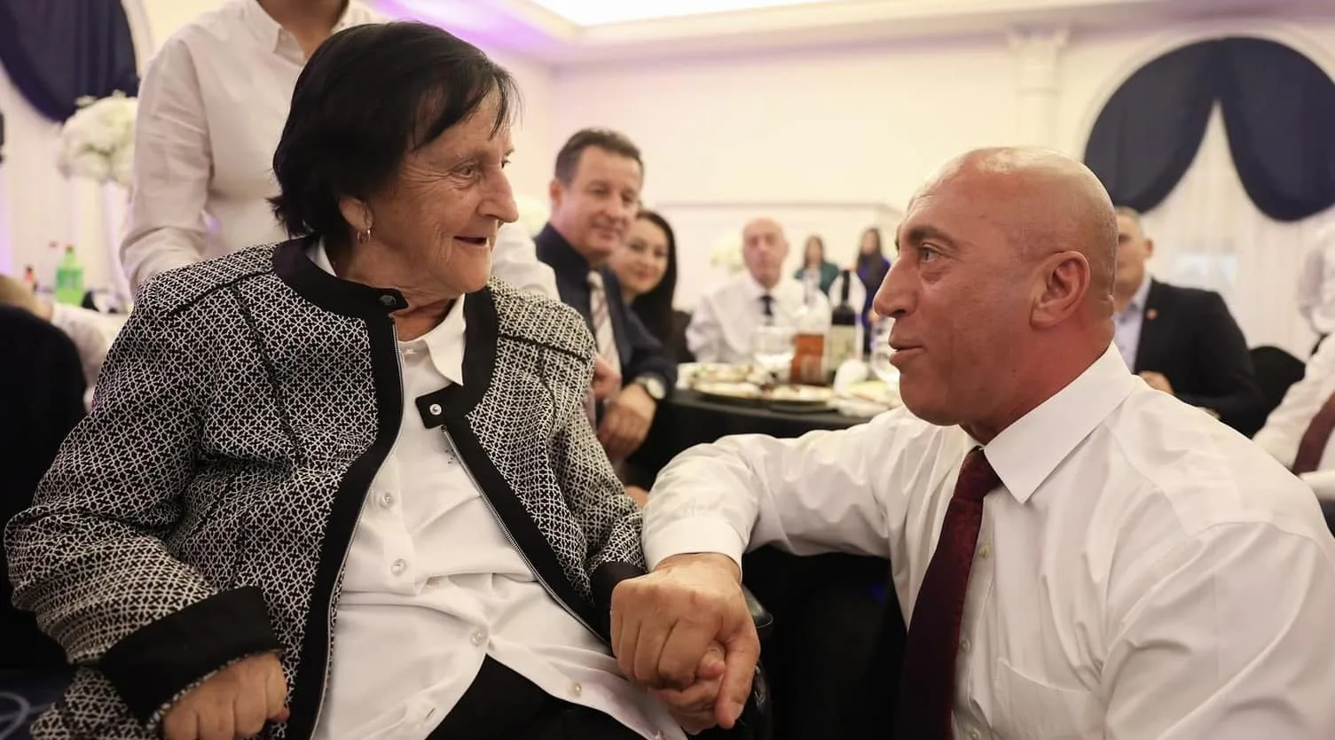 Haradinaj u shpreh ngushëllime familjes Nimanaj për humbjen e nënës së luftëtarit të UÇK-së, Fatmir Nimanaj