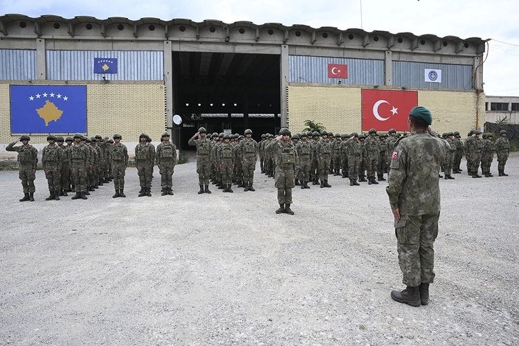 Në Kosovë mbërrin një kontingjent i ri i KFOR-it turk