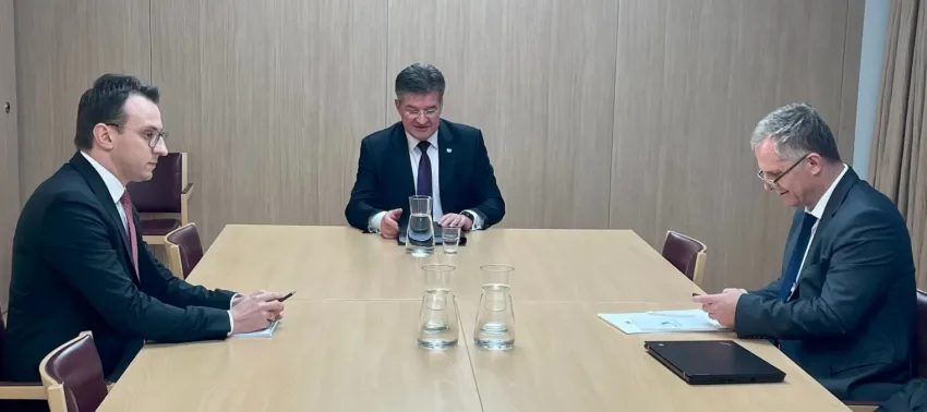 Fillon takimi trepalësh për dinarin në Bruksel