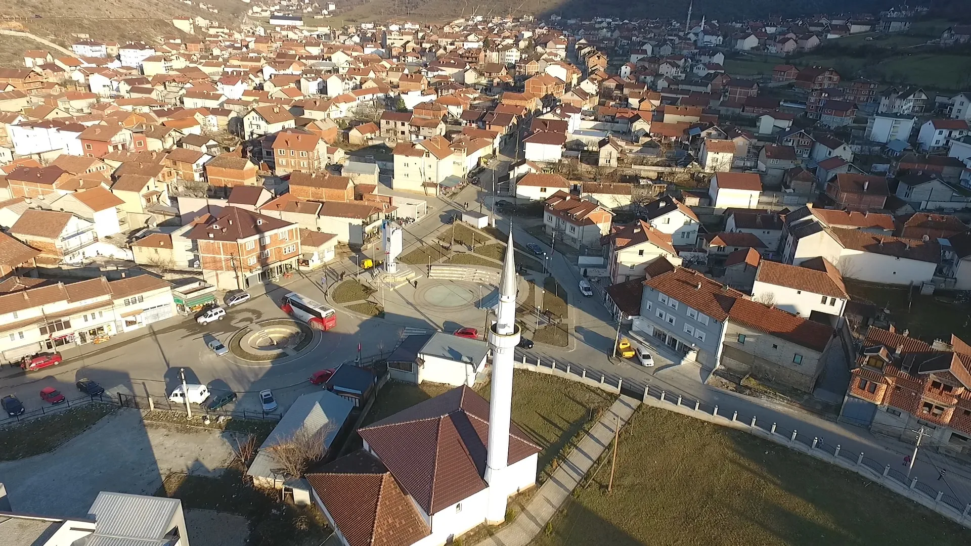 Përfundojnë zgjedhjet e këshillave lokale në fshatra të Prizrenit, nisin zgjedhjet në lagjet urbane