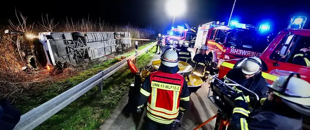 21 persona të lënduar nga përplasja e autobusit në Gjermani