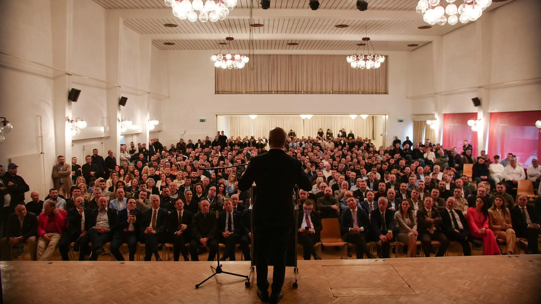 Haradinaj takon bashkatdhetarët në Zvicër