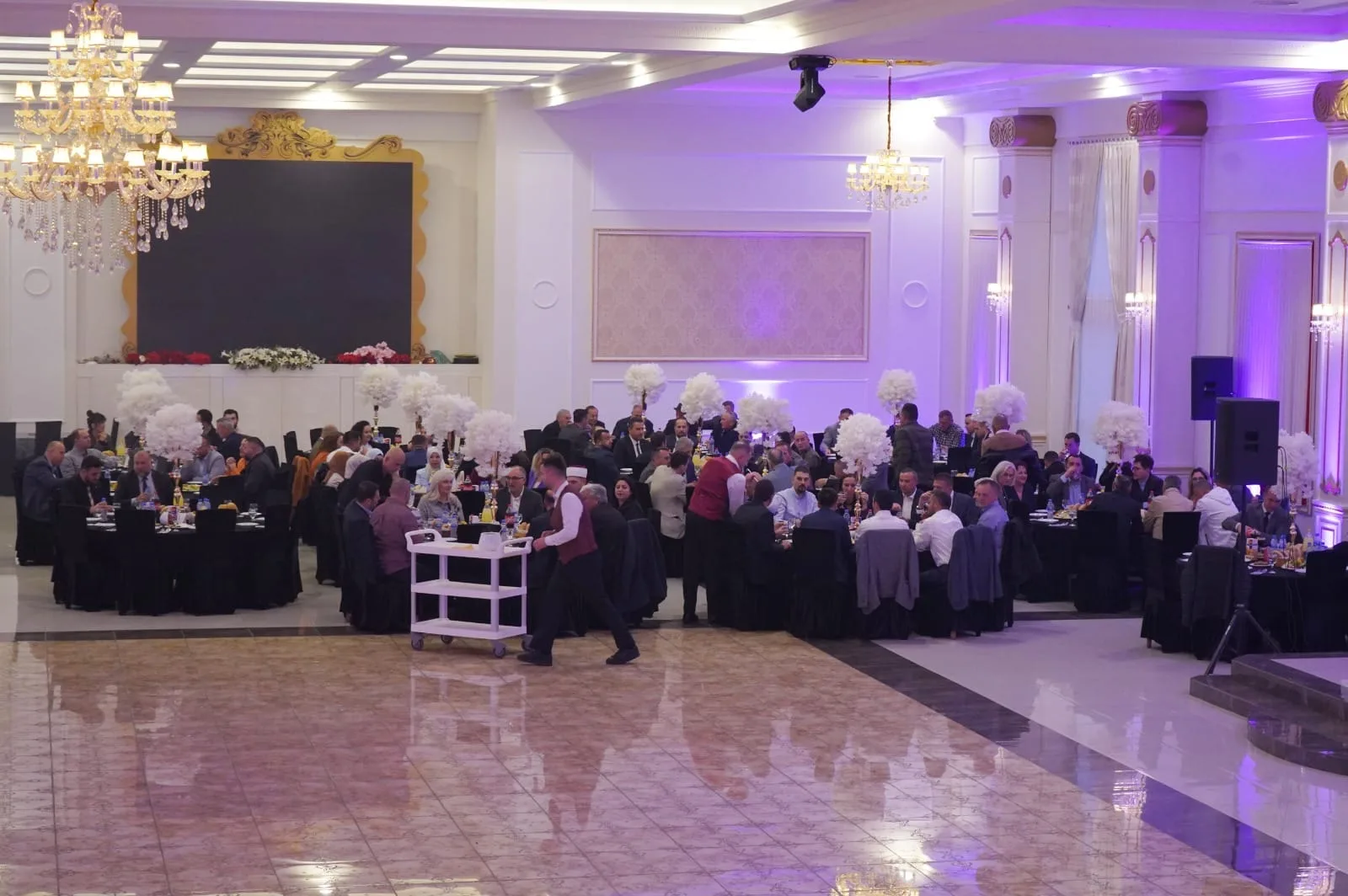 Kryetari Totaj organizoi iftar për personalitetet e qytetit të Prizrenit dhe përfaqësuesit e KBI-së