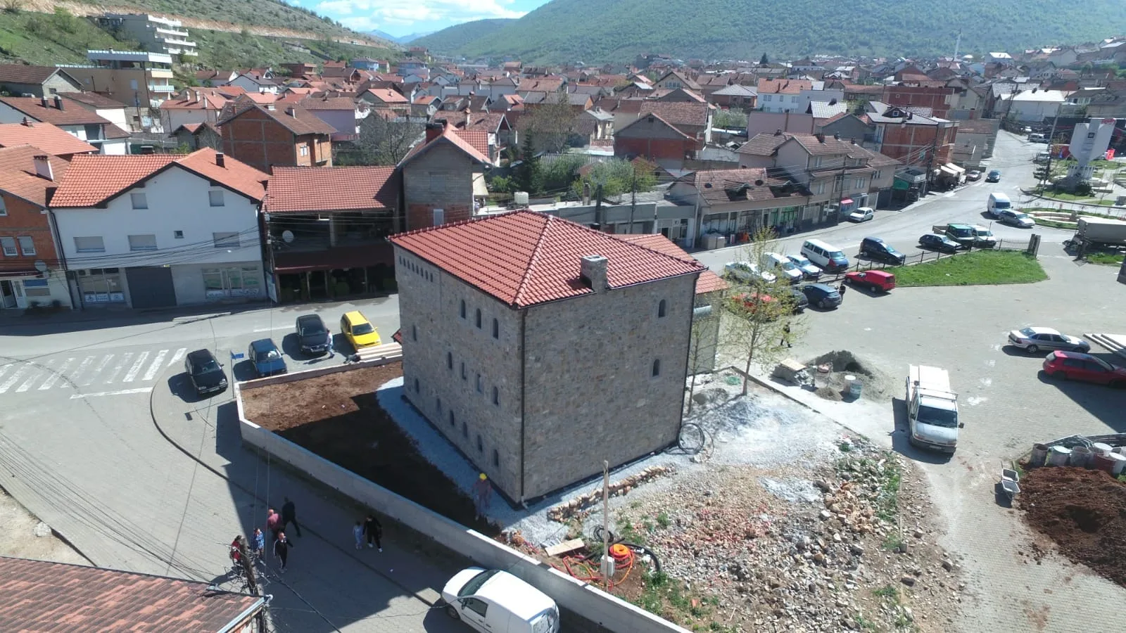 Varhelyi: BE-ja përmes planit për Ballkanin synon zbatimin e ujdive Kosovë-Serbi
