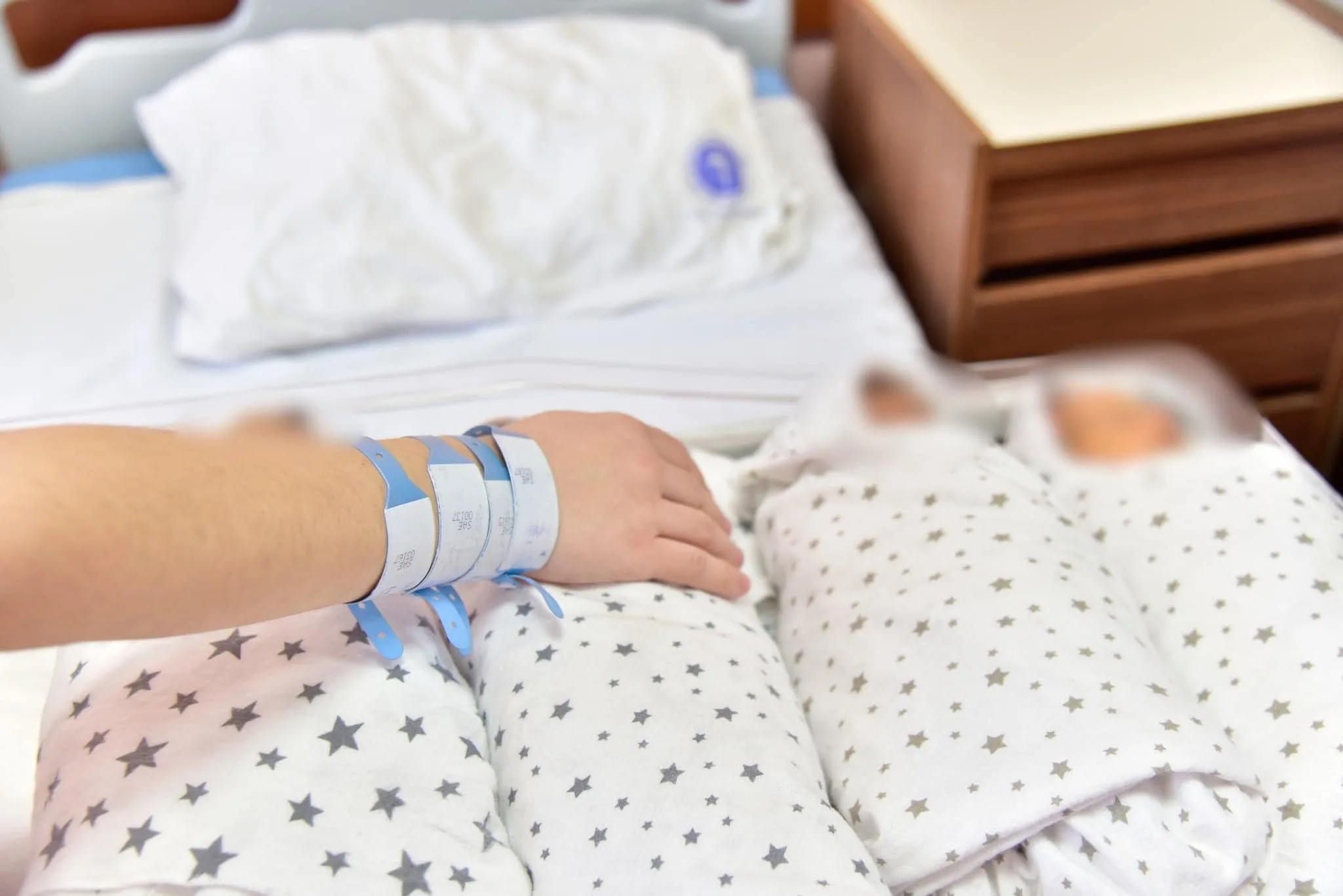 26-vjeçarja nga Podujeva lind katërnjakë në QKUK, tre djemë dhe një vajzë