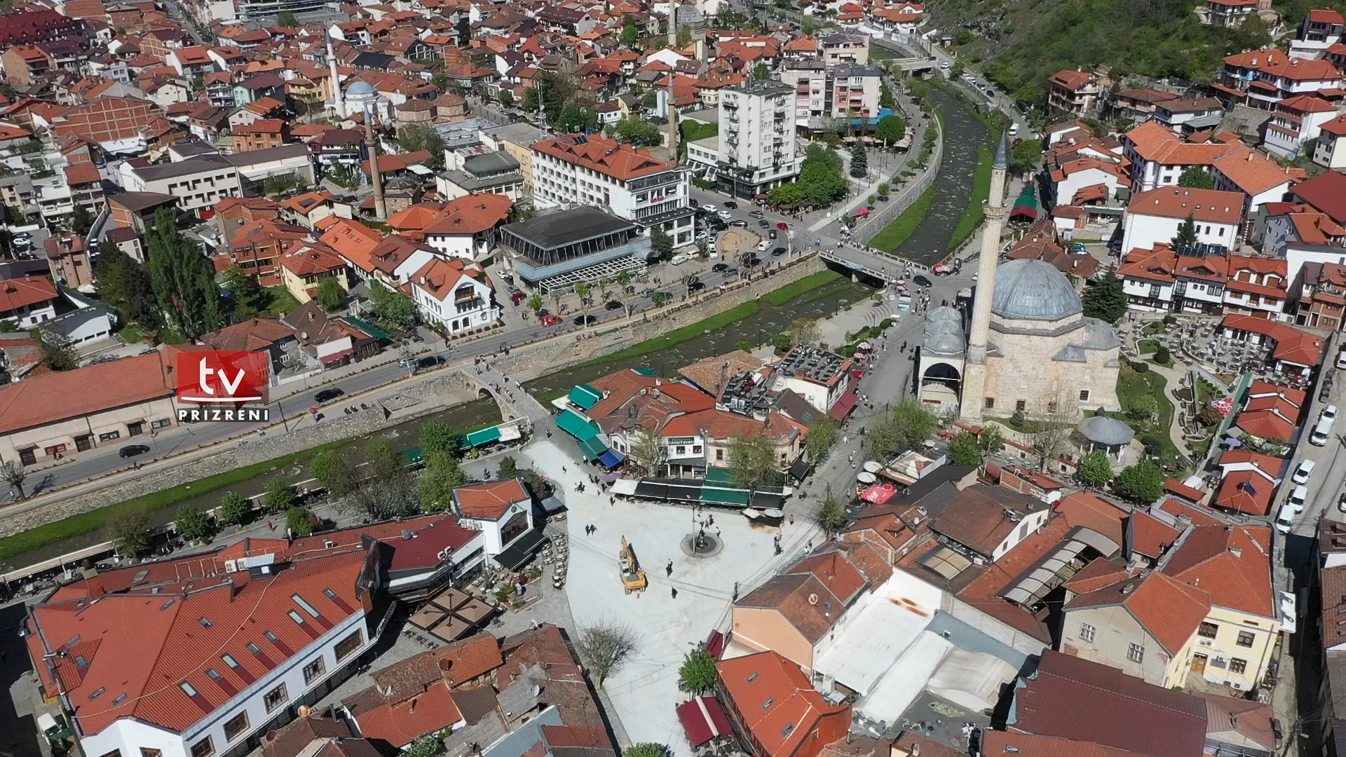 A do të rivendoset kalldrëmi që po largohet aktualisht nga Sheshi “Shatërvan”?