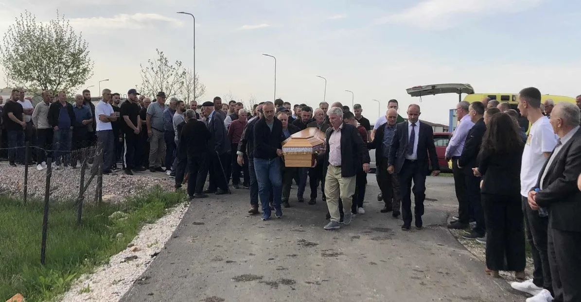 Nis ceremonia e varrimit të 21 vjeçares që u vra dje në Ferizaj