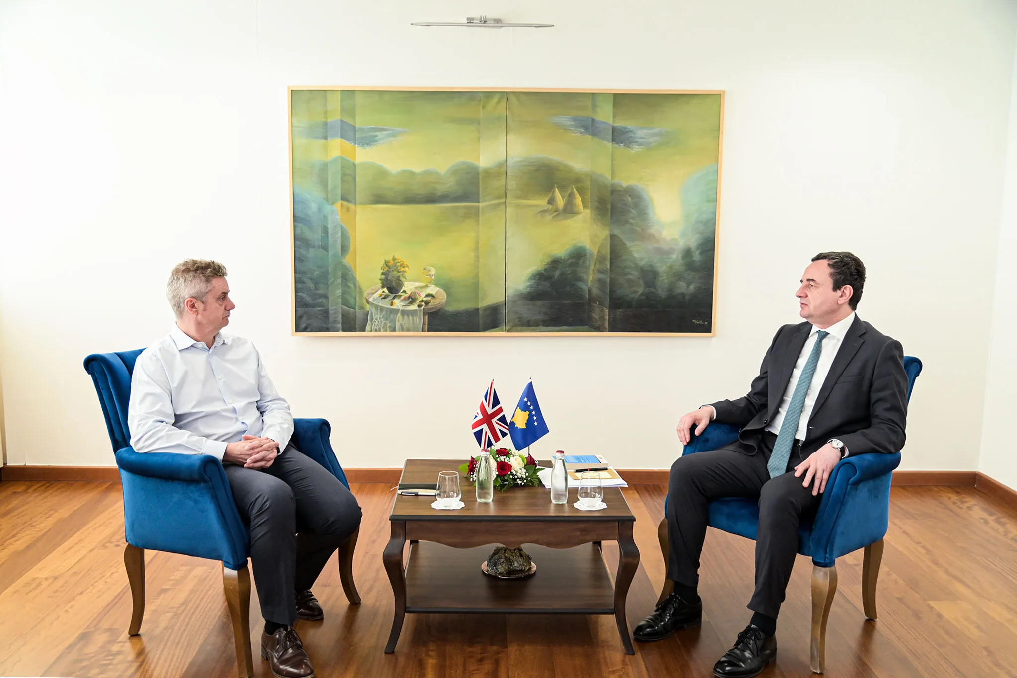 Kryeministri Kurti mirëpriti Ambasadorin e Mbretërisë së Bashkuar, Jonathan Hargreaves