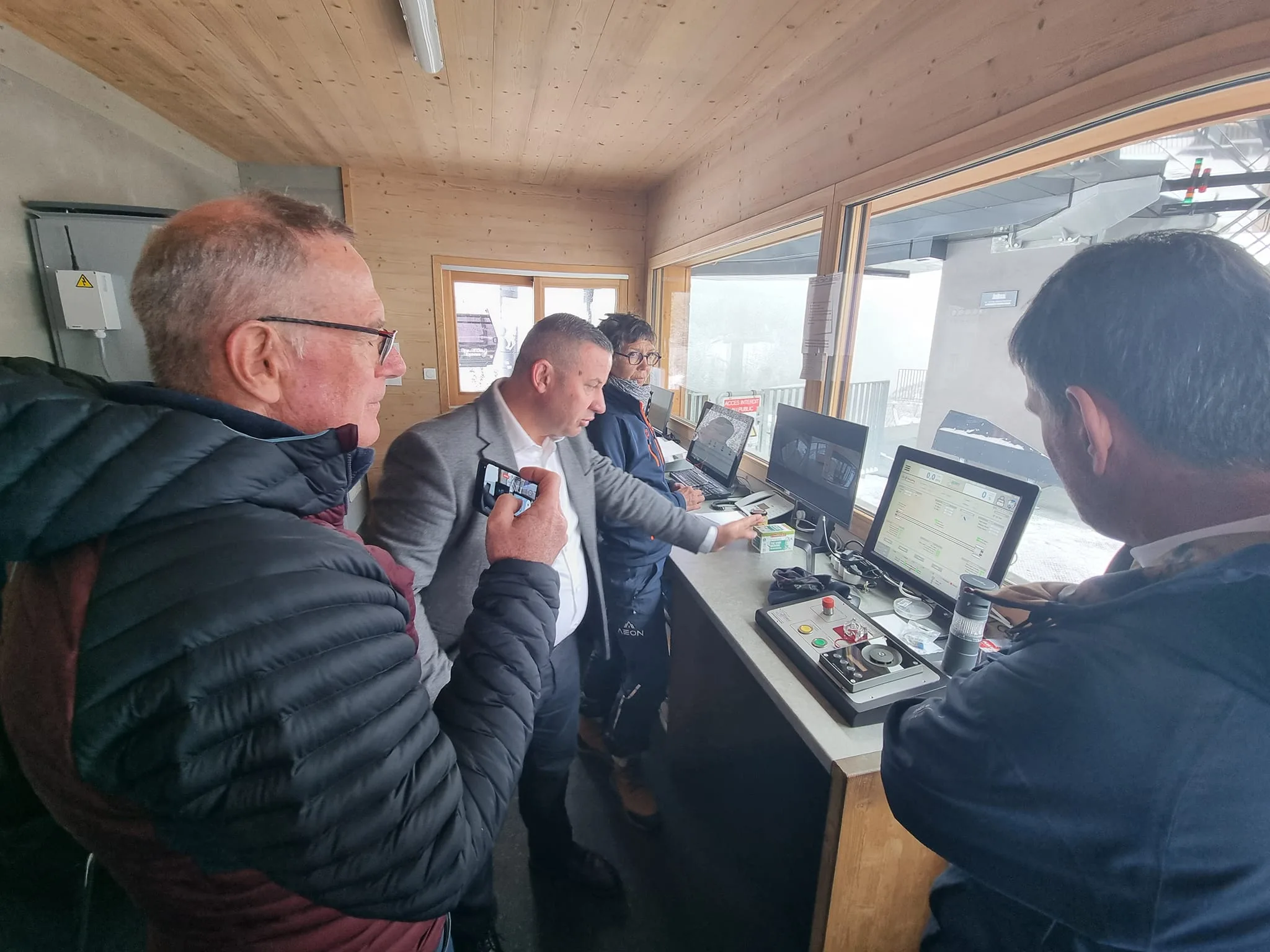Vendosja e teleferikut në Prizren, Tarashaj diskuton me prodhuesit e teleferikëve në Francë