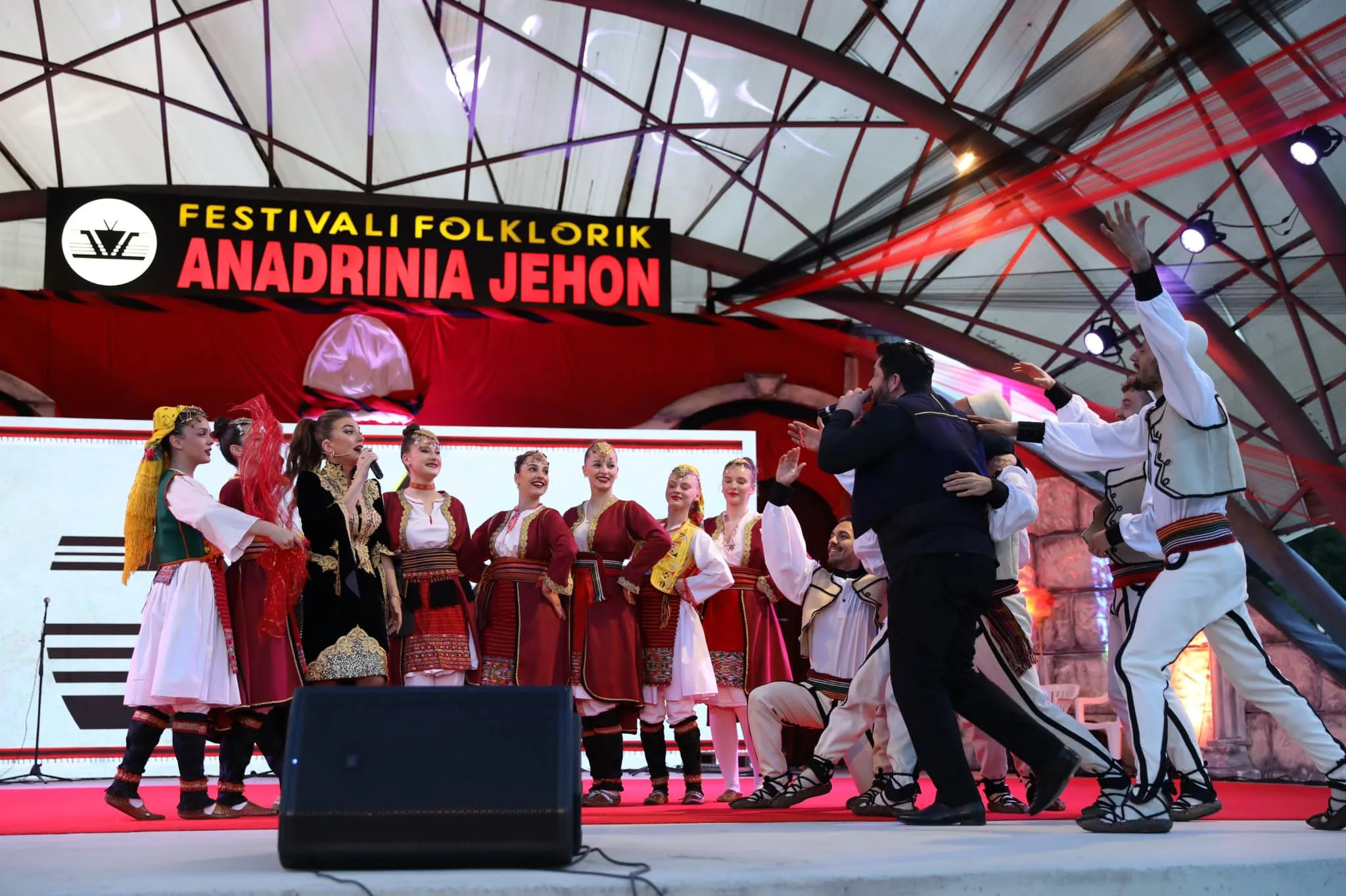 Përmbyllet edicioni i 23-të i festivalit i folklorik “Anadrinia Jehon”, çmimin e parë e fiton ShKA “Agimi”