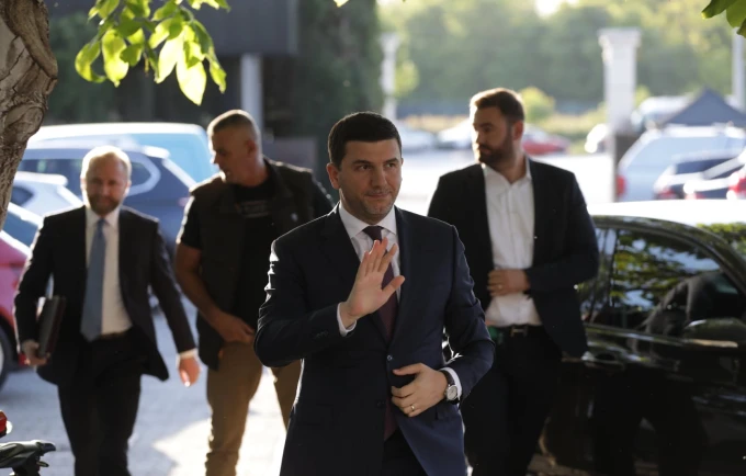 Nis takimi i Kurtit me Krasniqin