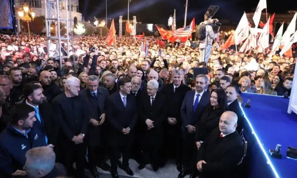 Fronti Europian prin në bllokun shqiptar ndërsa VMRO-DPMNE në atë maqedonas