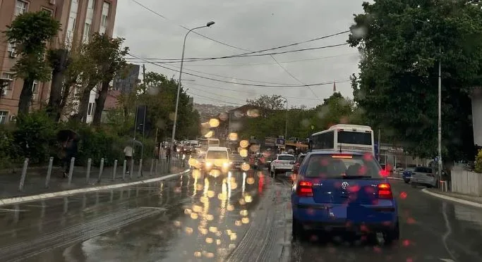 Reshjet e shiut në vend, Policia apelon për kujdes në trafik