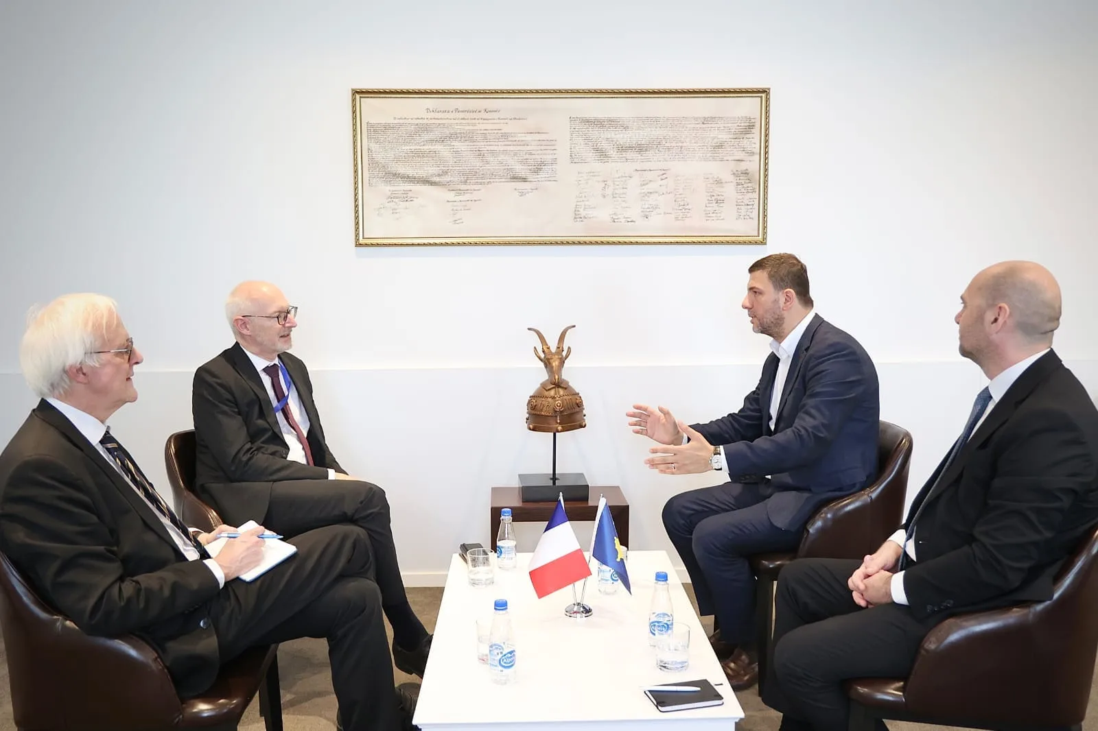 Memli Krasniqi pret ambasadorin e Francës në Kosovë,Oliver Guerot