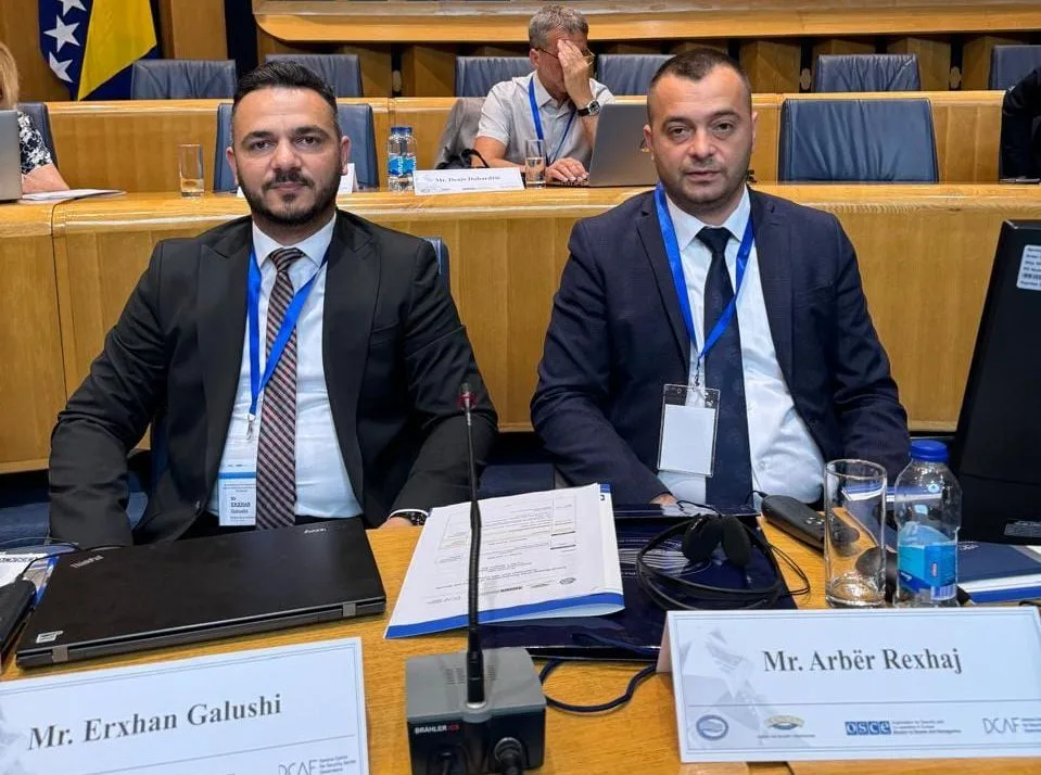 Përfaqësuesit serbë përpiqen t’i ndalojnë fjalimet e deputetëve kosovarë gjatë një takimi në Bosnjë e Hercegovinë